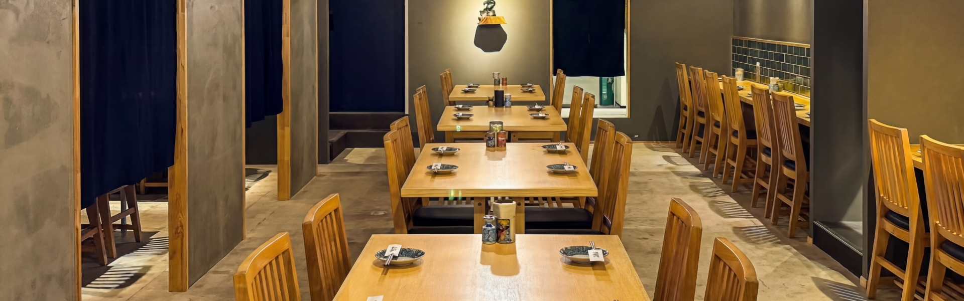 小倉焼鳥三鳥 店内